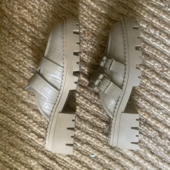 Free People Buckle Lyra Lug Loafer in Tan Size 40 brand new - without box