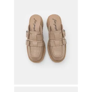 Free People Buckle Lyra Lug Loafer in Tan Size 40 brand new - without box