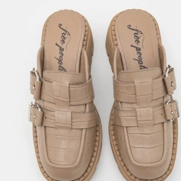 Free People Buckle Lyra Lug Loafer in Tan Size 40 brand new - without box