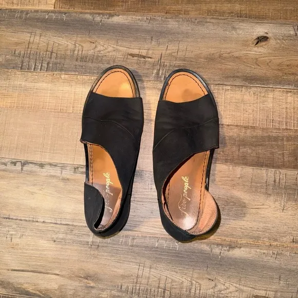 Free People Mont Blanc Black Leather Peep Toe Slip On Flat Sandals  Size 8 Used