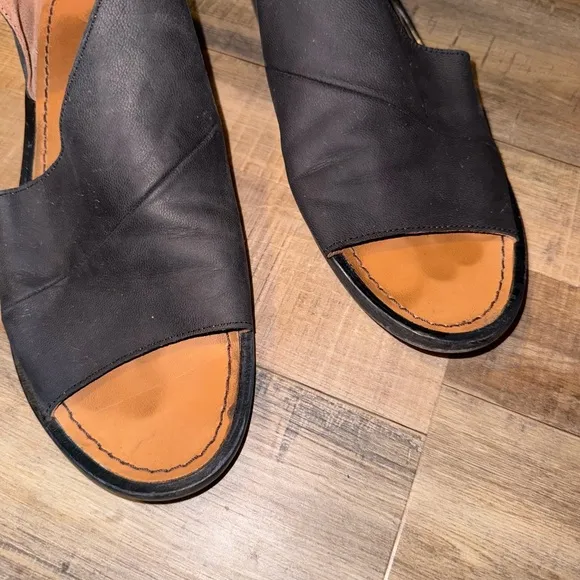 Free People Mont Blanc Black Leather Peep Toe Slip On Flat Sandals  Size 8 Used