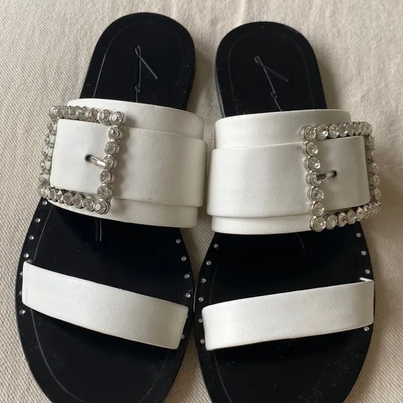 Free People NWT Lola Cruz white jewel Statement flat sandal 🔥🌈