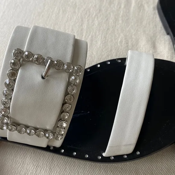 Free People NWT Lola Cruz white jewel Statement flat sandal 🔥🌈