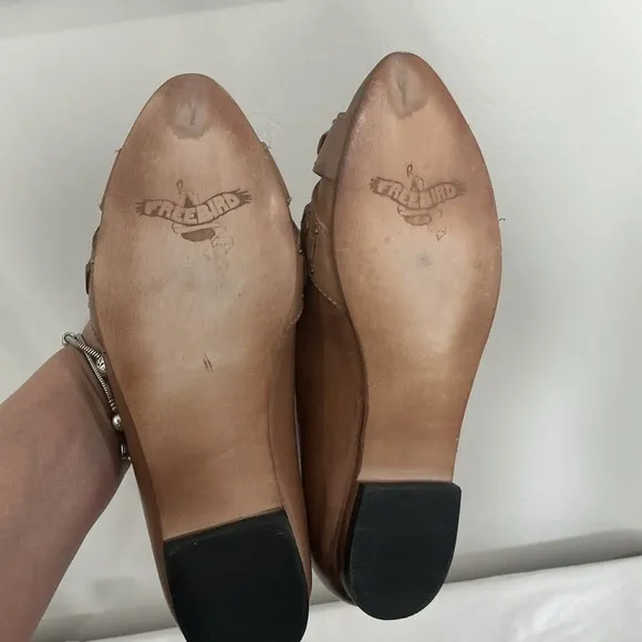 Freebird Brynn Leather Flats Studded Camel‎ Size 9