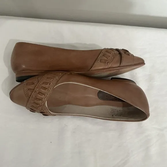 Freebird Brynn Leather Flats Studded Camel‎ Size 9