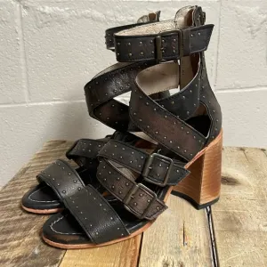 FREEBIRD strappy tanica sandals, size 8