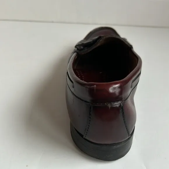 G.H. Bass &amp; Co burgundy tassel kiltie Weejuns loafers drees shoes slip ons
