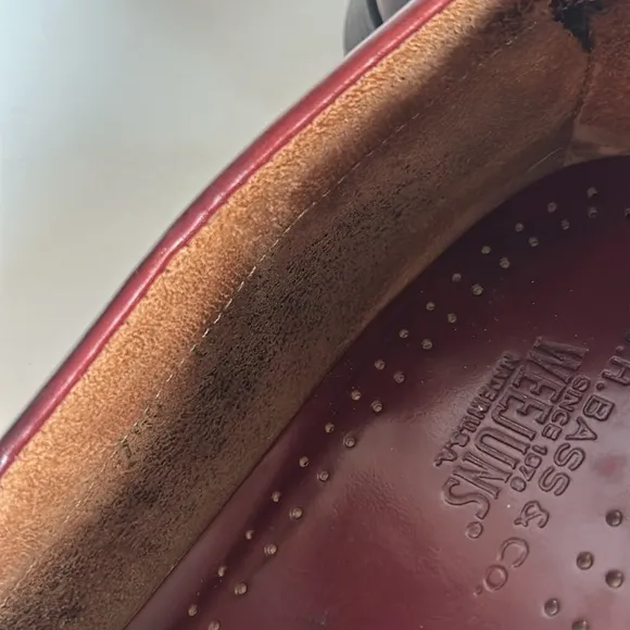 G.H. Bass &amp; Co burgundy tassel kiltie Weejuns loafers drees shoes slip ons