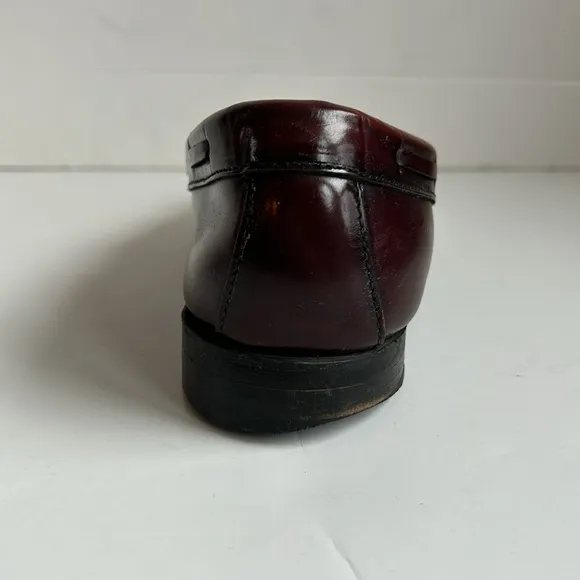 G.H. Bass &amp; Co burgundy tassel kiltie Weejuns loafers drees shoes slip ons