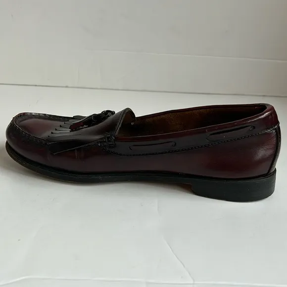 G.H. Bass &amp; Co burgundy tassel kiltie Weejuns loafers drees shoes slip ons