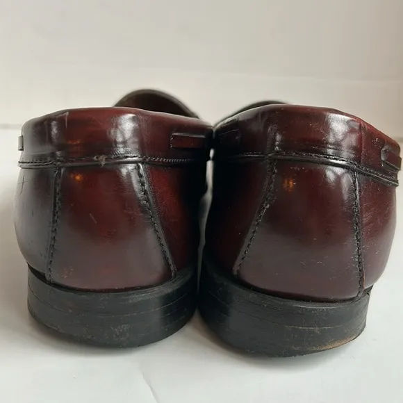 G.H. Bass &amp; Co burgundy tassel kiltie Weejuns loafers drees shoes slip ons