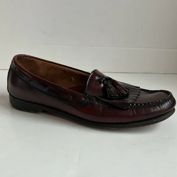 G.H. Bass &amp; Co burgundy tassel kiltie Weejuns loafers drees shoes slip ons