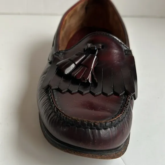 G.H. Bass &amp; Co burgundy tassel kiltie Weejuns loafers drees shoes slip ons