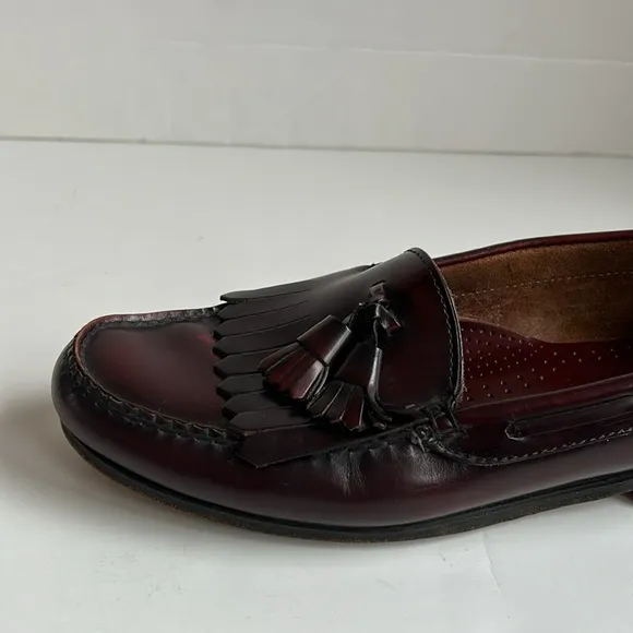 G.H. Bass &amp; Co burgundy tassel kiltie Weejuns loafers drees shoes slip ons