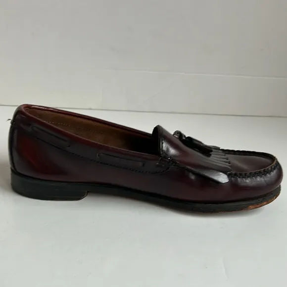 G.H. Bass &amp; Co burgundy tassel kiltie Weejuns loafers drees shoes slip ons