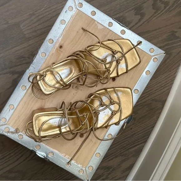Gianvito Rossi Gold Leather Lace-Up Sandals Size 37