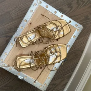 Gianvito Rossi Gold Leather Lace-Up Sandals Size 37