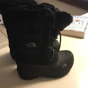 Girls: North Face Boots