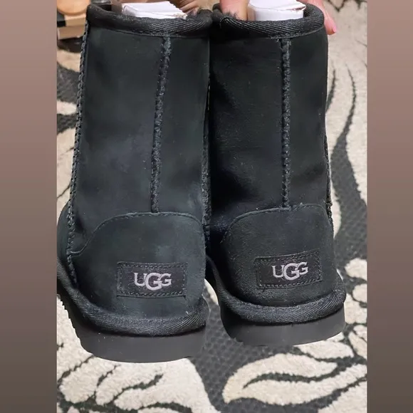 Girls’ Star UGGs