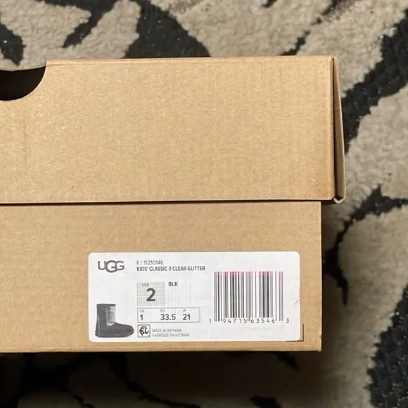 Girls’ Star UGGs