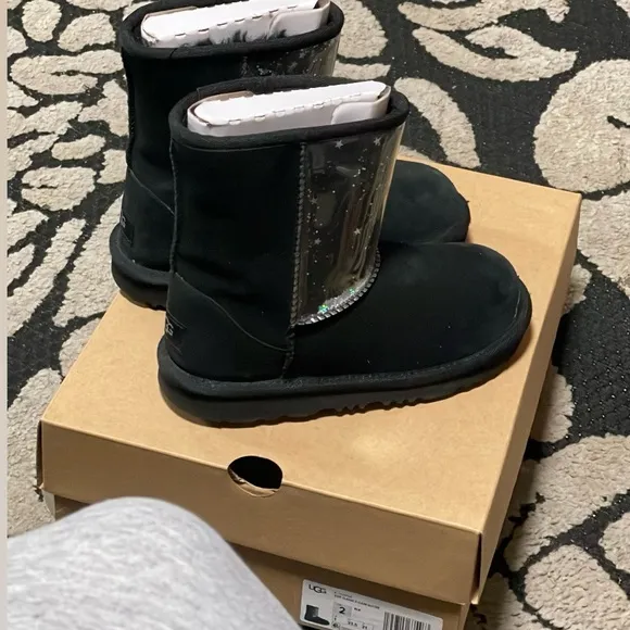 Girls’ Star UGGs