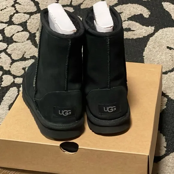 Girls’ Star UGGs