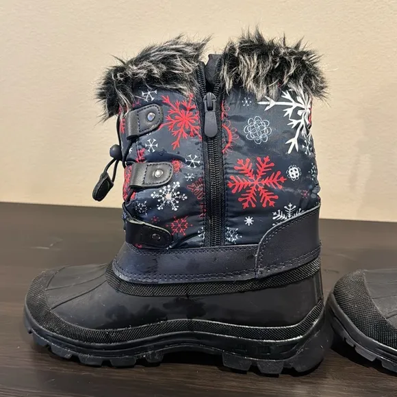 Girl’s waterproof snow boots - size 5 (big girl)