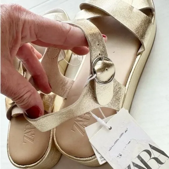 Gold Metallic Strappy Platform Round Open-Toe Sandals (NWT)