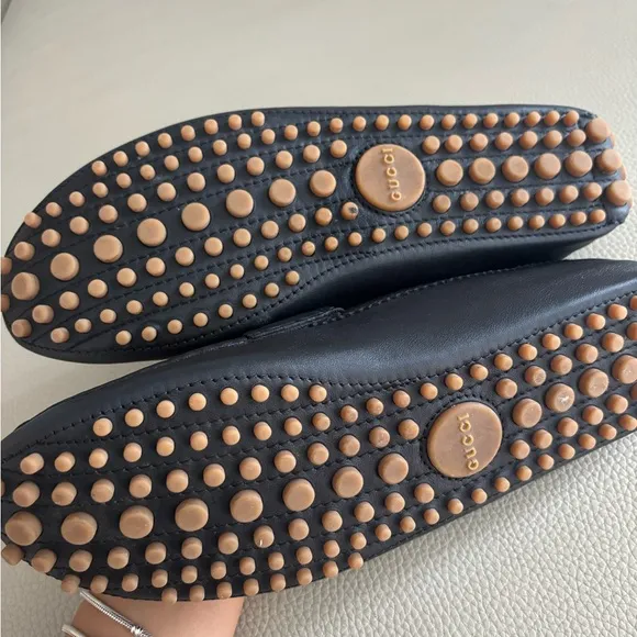 Gucci Black and Green Slip-On Loafers with Classic Design