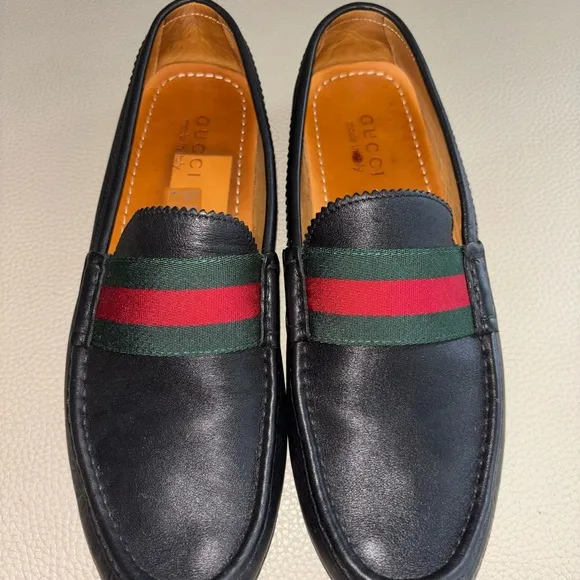 Gucci Black and Green Slip-On Loafers with Classic Design