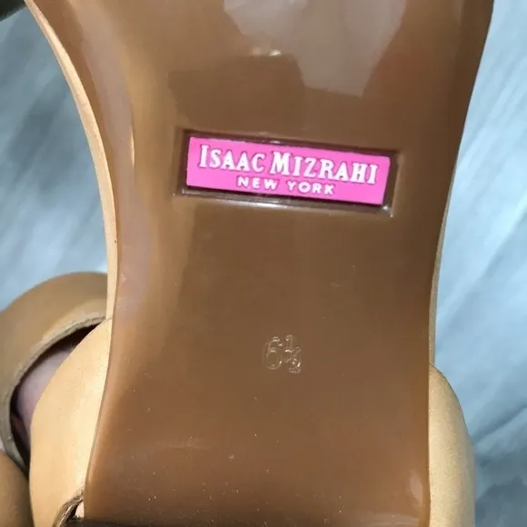 Isaac Mizrahi New York Evelyn Ankle Strap Flat Sandal Pointed Toe Gold /Natural