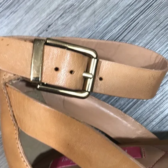 Isaac Mizrahi New York Evelyn Ankle Strap Flat Sandal Pointed Toe Gold /Natural