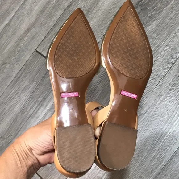 Isaac Mizrahi New York Evelyn Ankle Strap Flat Sandal Pointed Toe Gold /Natural