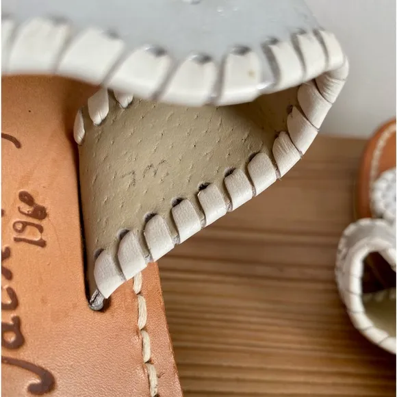 Jack Rogers 7M Silver w/ White Stitching Jacks Flat Sandals EUC