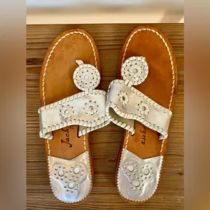 Jack Rogers 7M Silver w/ White Stitching Jacks Flat Sandals EUC