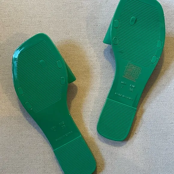 JEFFREY CAMPBELL Annia Horsebit Green Flat Sandals - Women’s Size 7 - New