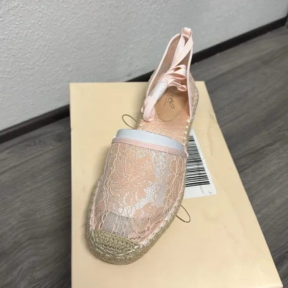 Jewel Badgley Mischka Devisha Lace Espadrille