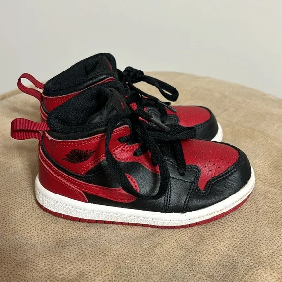 Jordan 1 Mid Banned (2020) 640735-074