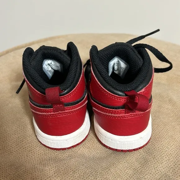 Jordan 1 Mid Banned (2020) 640735-074