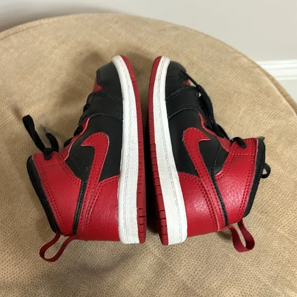 Jordan 1 Mid Banned (2020) 640735-074