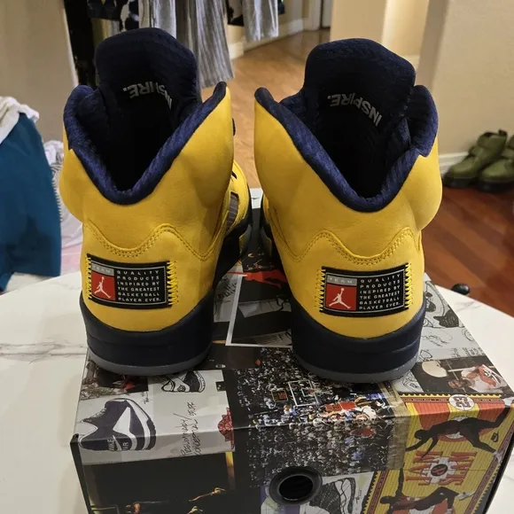 Jordan 5 Retro Michigan (2019) Men's Size 10.5 With Box