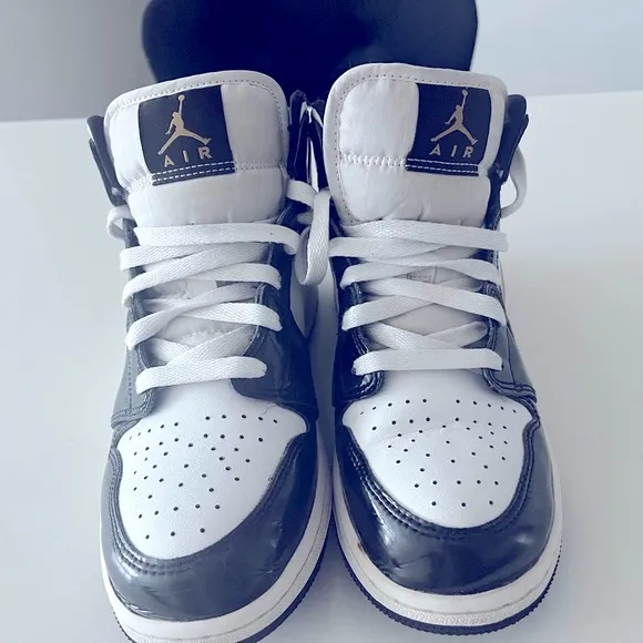 Jordan Black and White Sneakers High-Top Design