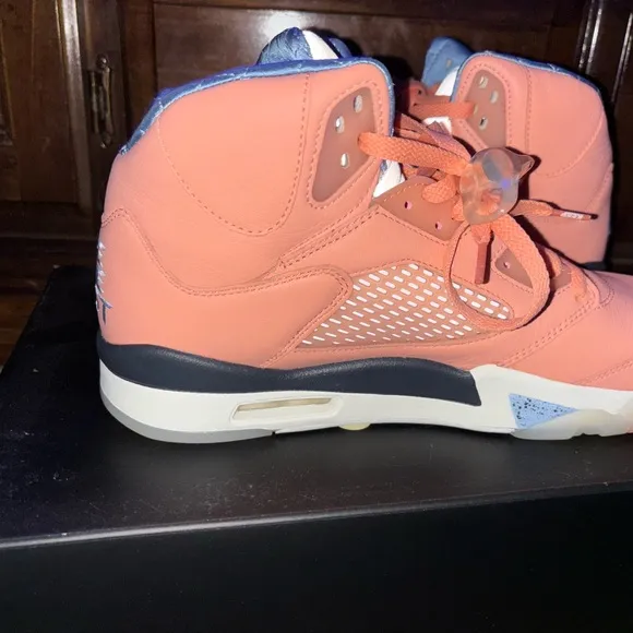 Jordan Orange Sneakers High-Top Modern Design