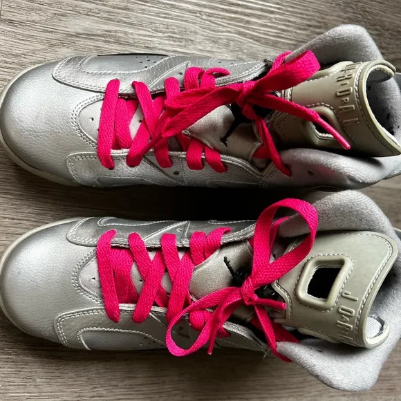Jordan valentines release sz 5.5y