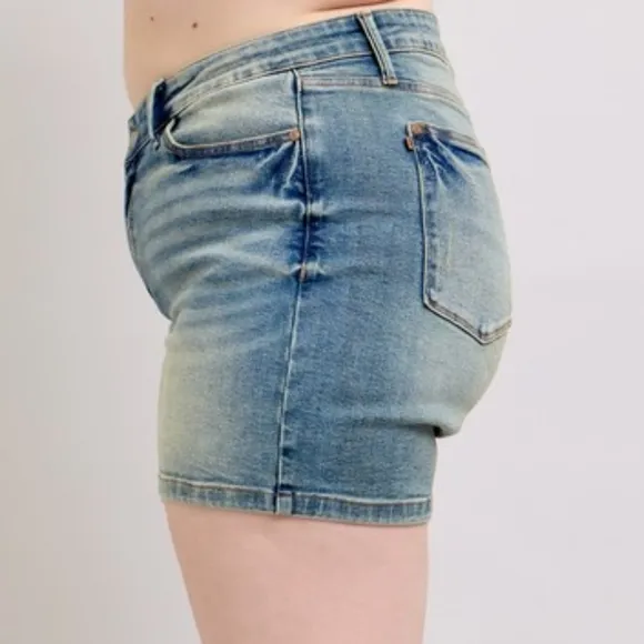 Judy Blue V-waist Slim Fit Denim Mid-length Skinny Leg Retro Vintage Shorts PLUS