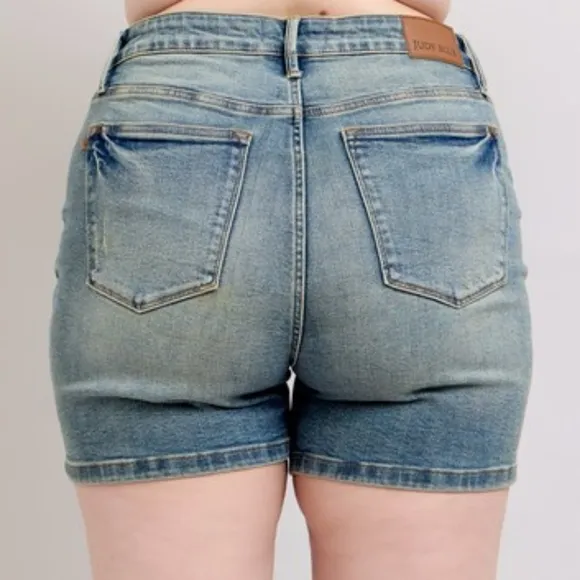 Judy Blue V-waist Slim Fit Denim Mid-length Skinny Leg Retro Vintage Shorts PLUS