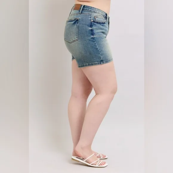 Judy Blue V-waist Slim Fit Denim Mid-length Skinny Leg Retro Vintage Shorts PLUS