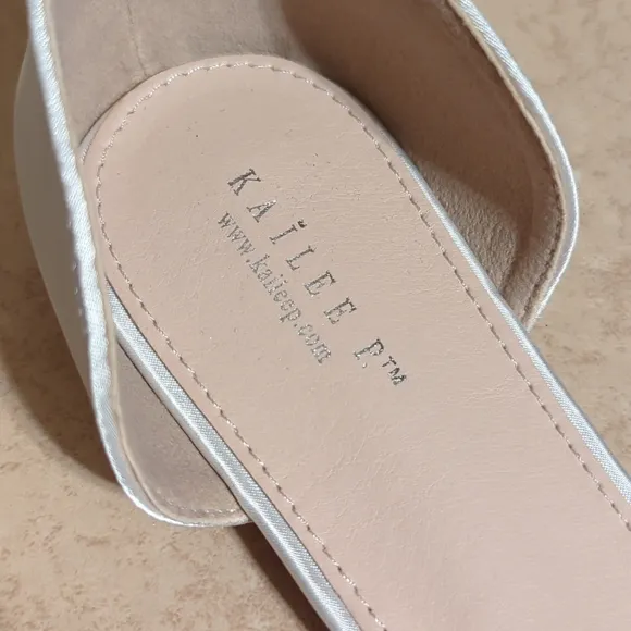 Kailee P. Bella White Satin Embellished‎ Pointed toe Flats size 10