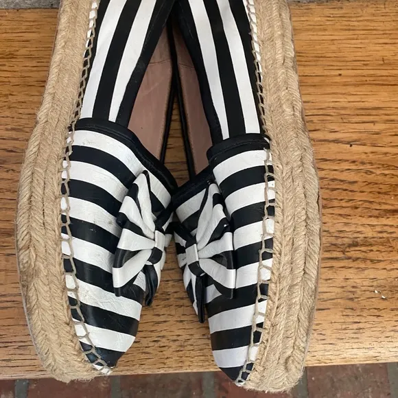 KATE SPADE ♠️b/w platform espadrilles with bow!♠️