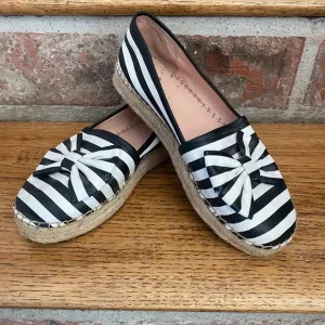 KATE SPADE ♠️b/w platform espadrilles with bow!♠️